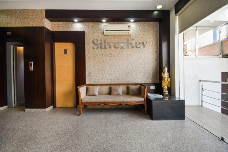 Flagship 76012 Hotel Grand Decor