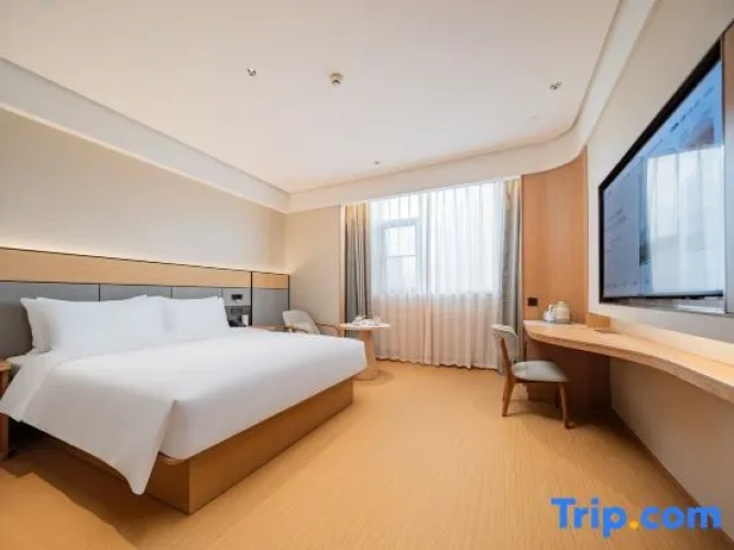 Deluxe Double room with city view