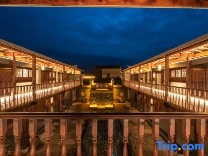 Lake Side Hotel