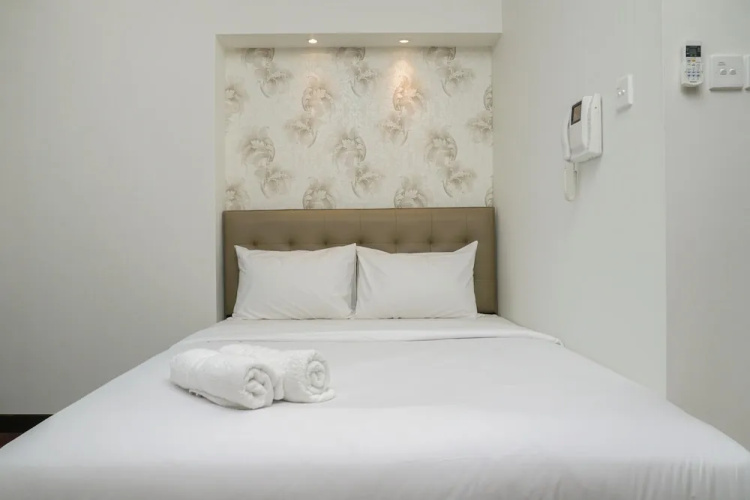 Pool View Studio Apartment at Puri Orchard