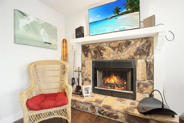 Close to The Strip, Private Dock & Screened Deck!