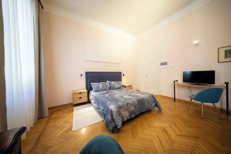 Deluxe room with balcony and with city view