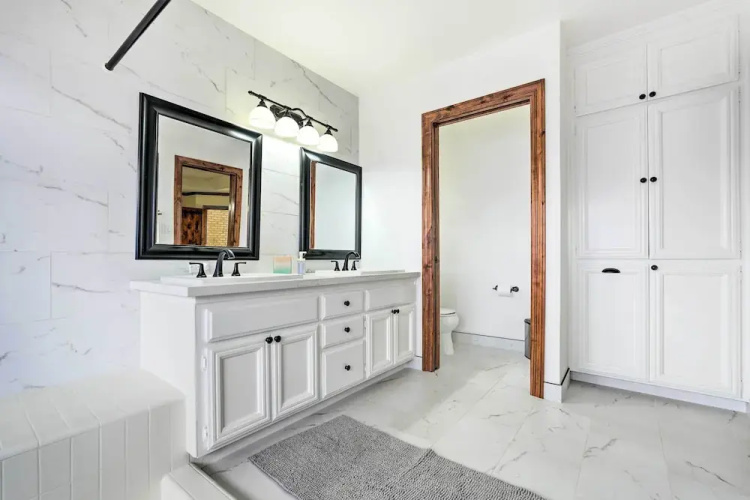Pool & Putting Green: Pet-friendly Glendale Home