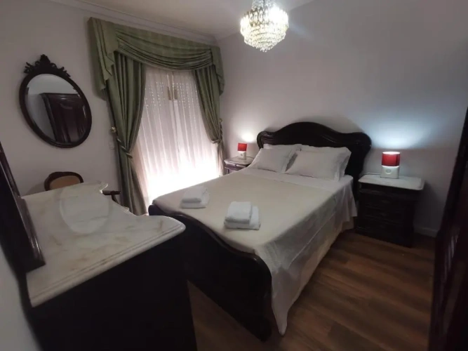 5 Bedrooms Cottage