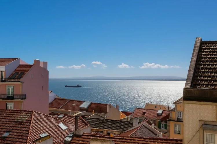 2 Bedrooms Premier Apartment with balcony and with river view