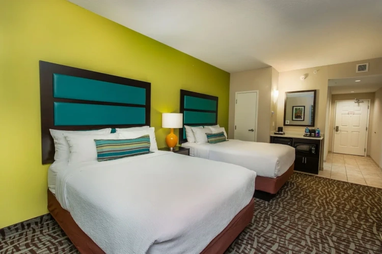 Standard Quadruple room with land view