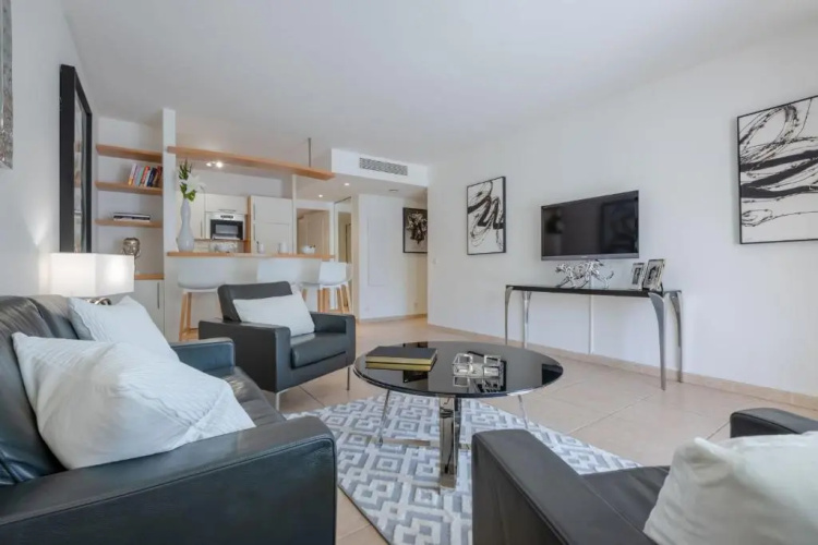 Stylish 2-bedroom apartment in an upscale residence building