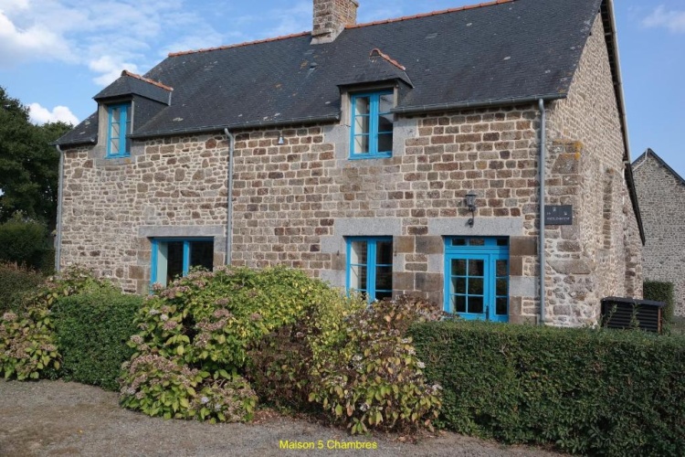 5 Bedrooms Cottage