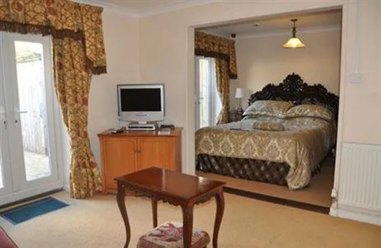 Sychnant Pass Country House Over view