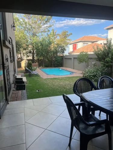 Fourways Luxury 5-Bed Home