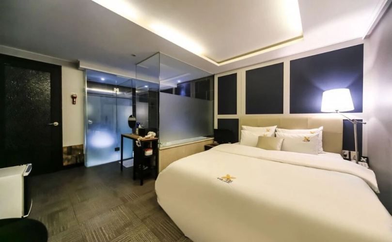 September Hotel