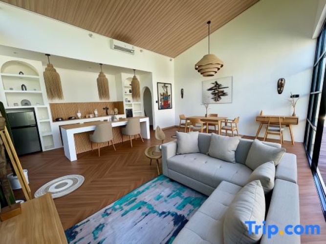 2 Bedrooms Villa
