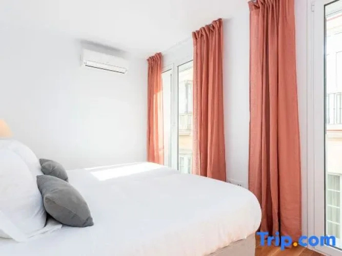 3 Bedrooms Apartment