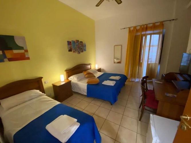 Standard Triple room