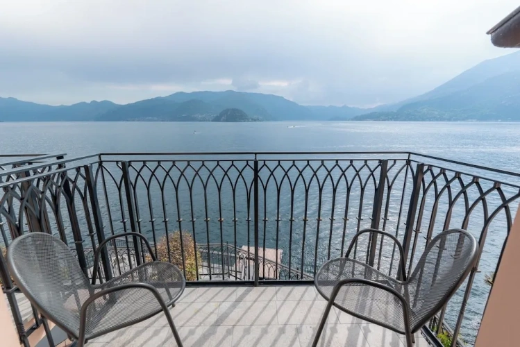 Deluxe Double room with balcony and with lake view