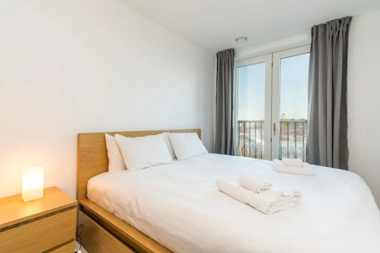 NEW 2BD Flat 4mins to Excel Centre Fast City Links