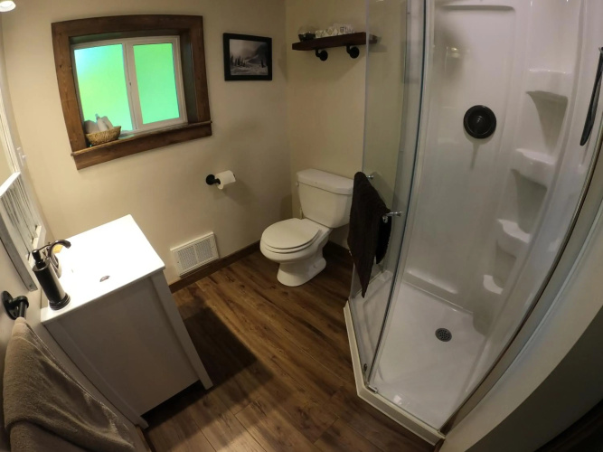 4 Mile Creek Cabin (Creekside)