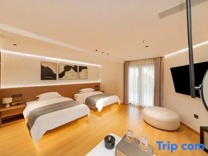 Grand Twin room with balcony