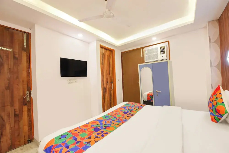 Fabhotel Ak Continental