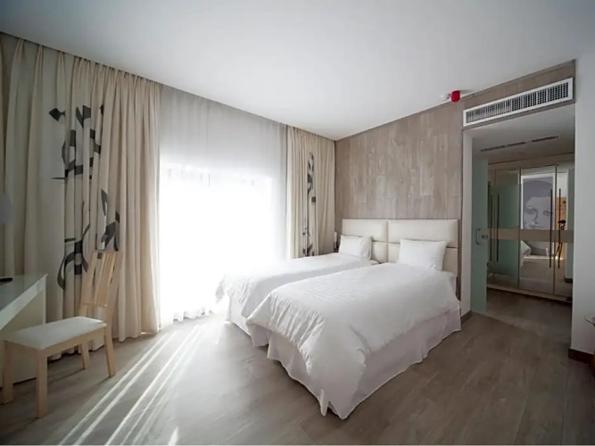 Standard Twin room with view