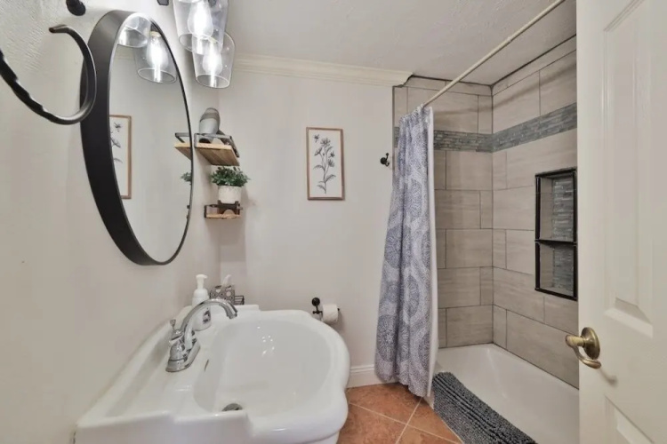 813 E 6th Ave 3 Bedroom Home by RedAwning
