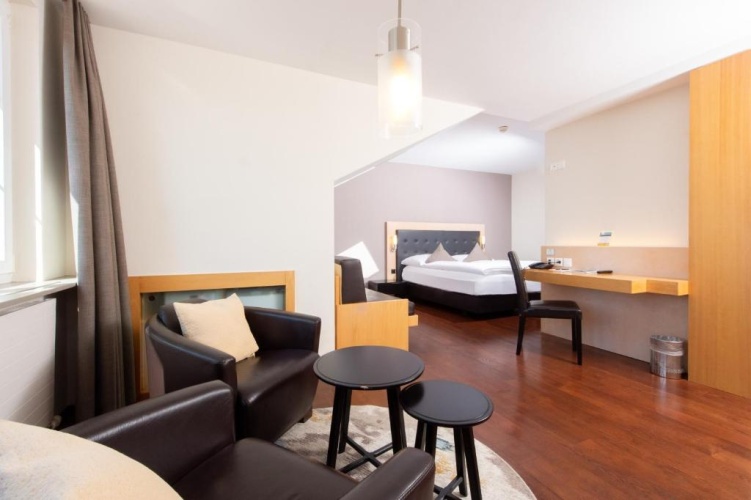 Standard Triple room with lake view