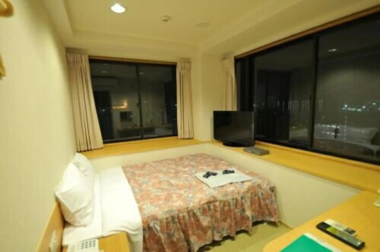 HiroshimaEkimae Universal Hotel ShikansenguchiMigi