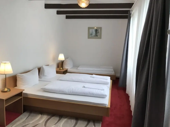 Standard Triple room