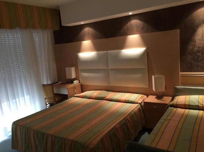 Standard Triple room