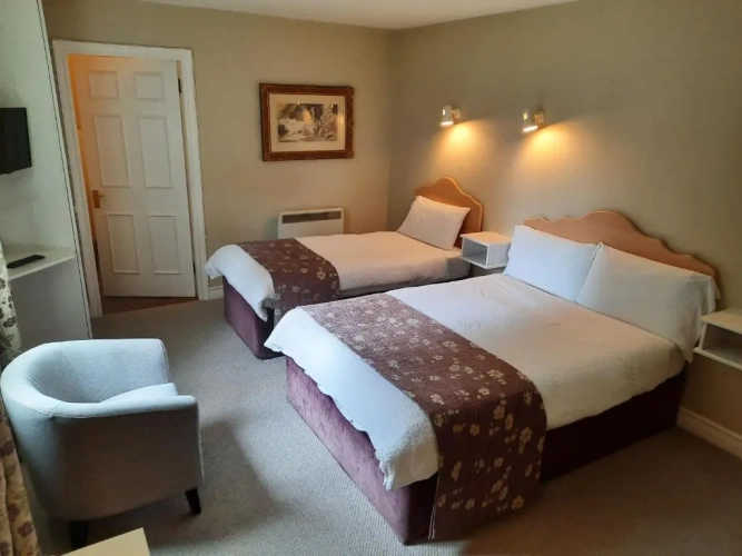Standard Triple room