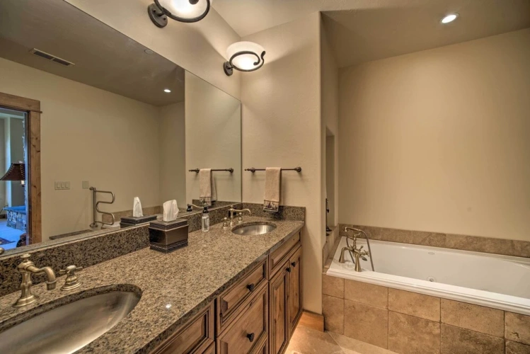 4 Bedrooms Apartment