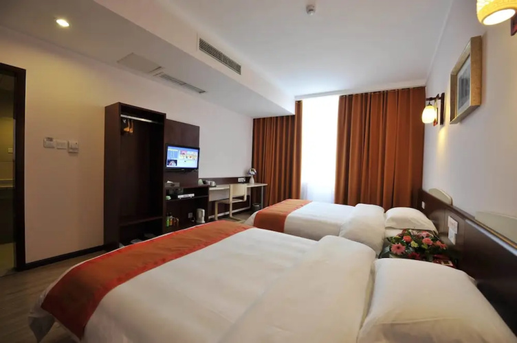 Lecheng Hotel