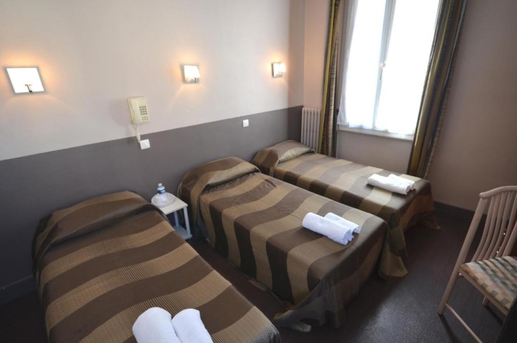 Standard Triple room
