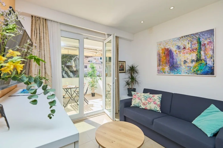 2 Bedrooms Apartment