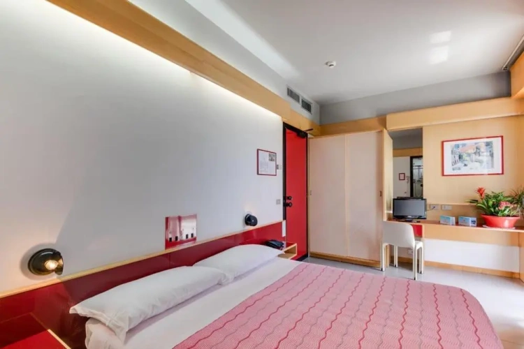 Standard Double room with partial sea view
