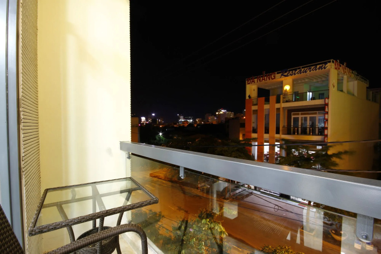 LIS Hotel
