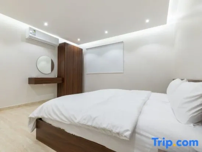3 Bedrooms Apartment