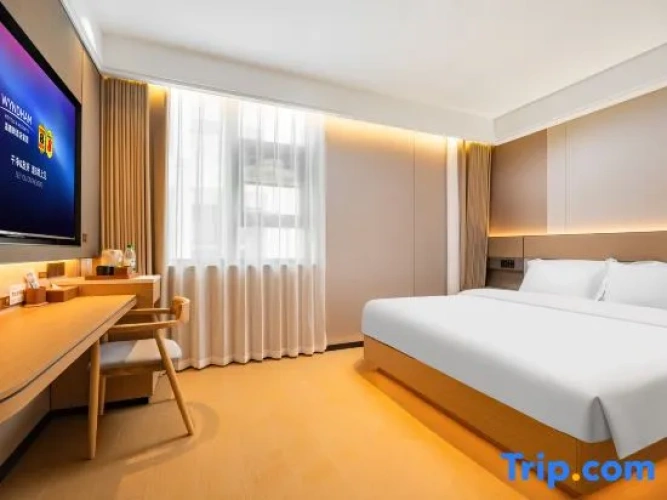 Standard Double room with street view