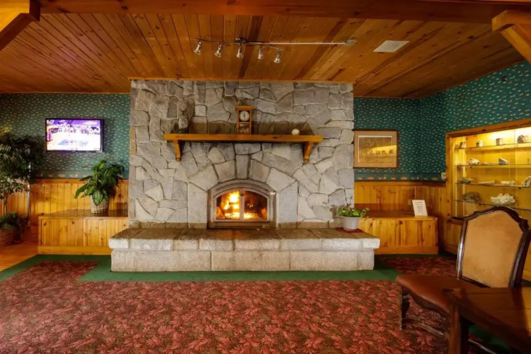 Summit Inn