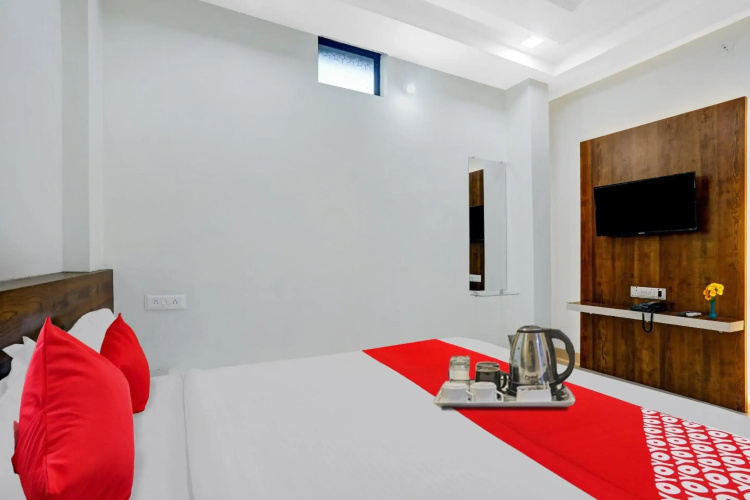 Flagship 92690 Hotel Jayesh Inn