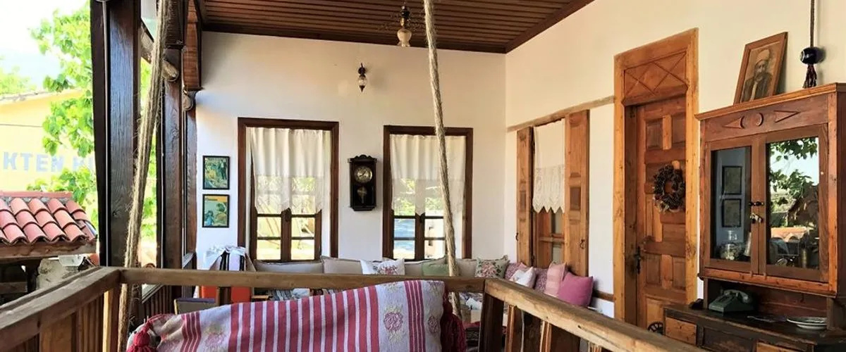 Saliha Hanım Taş Konak