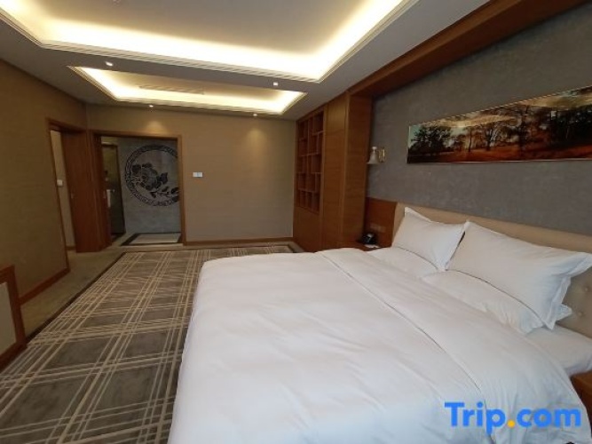 Deluxe Triple Suite