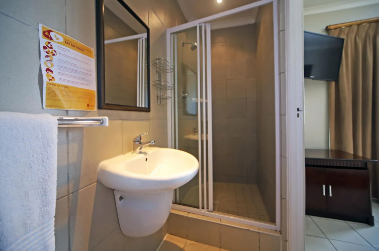 Savoy Lodge Cape Town