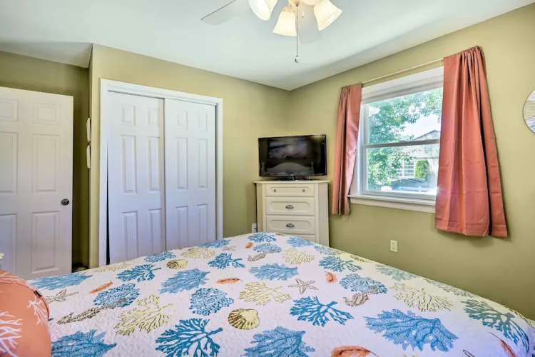 Cape May Quad Unit w/ Deck ~ Half-mi to the Beach!