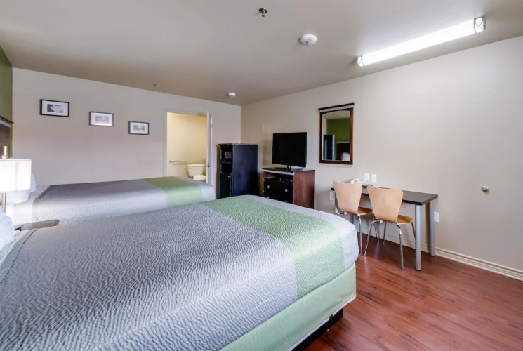2 Bedrooms Comfort room