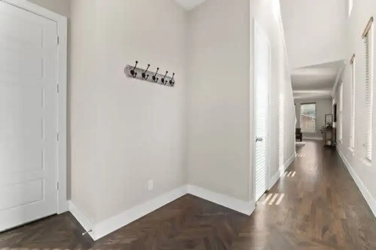 Trinity Groves Retreat Large Modern 5 BR Home