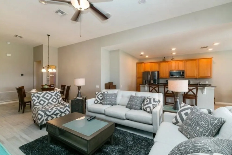 4 Bed / 4 Bath Villa on Windsor Hills Home