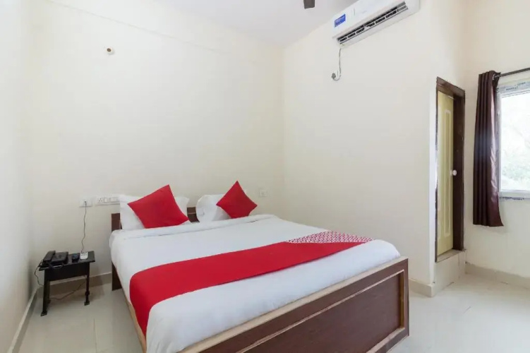 Kjr Centre by OYO Rooms