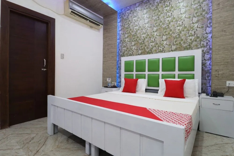OYO 27916 Hotel Bubbles