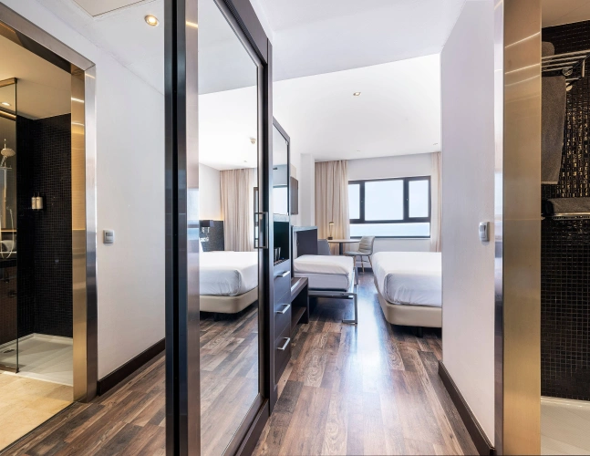 Standard Triple room with sea view